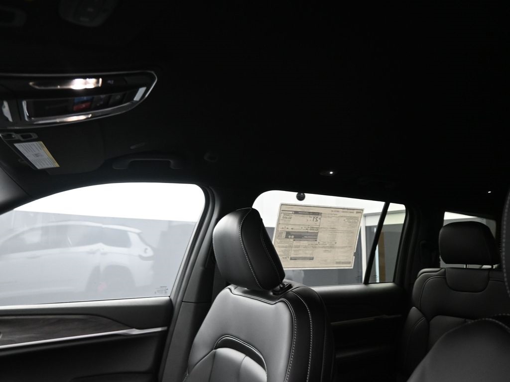 2025 Jeep Grand Cherokee Limited photo 4