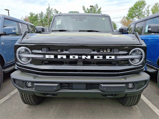 2025 Ford Bronco Outer Banks photo 2