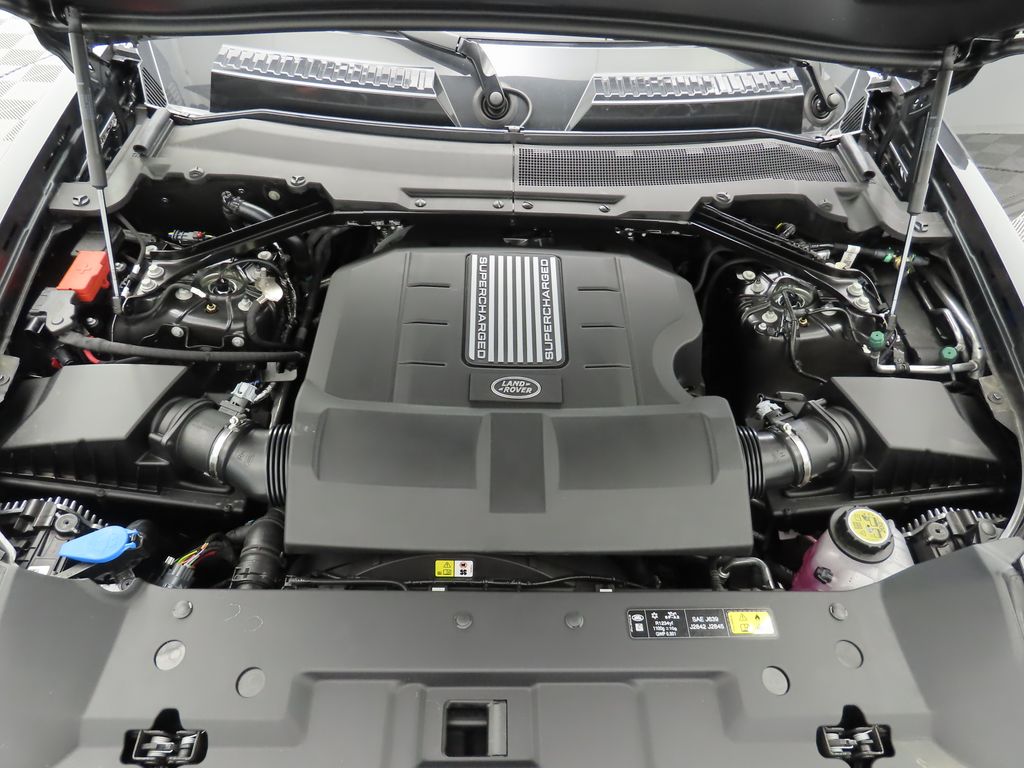 2025 Land Rover Defender 130 V8 photo 27