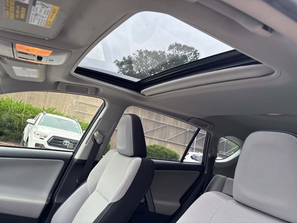 2017 Toyota RAV4 XLE photo 10