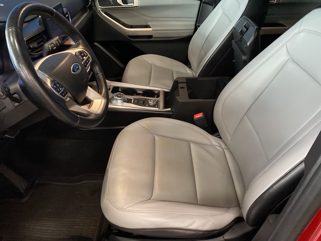 2021 Ford Explorer XLT photo 4