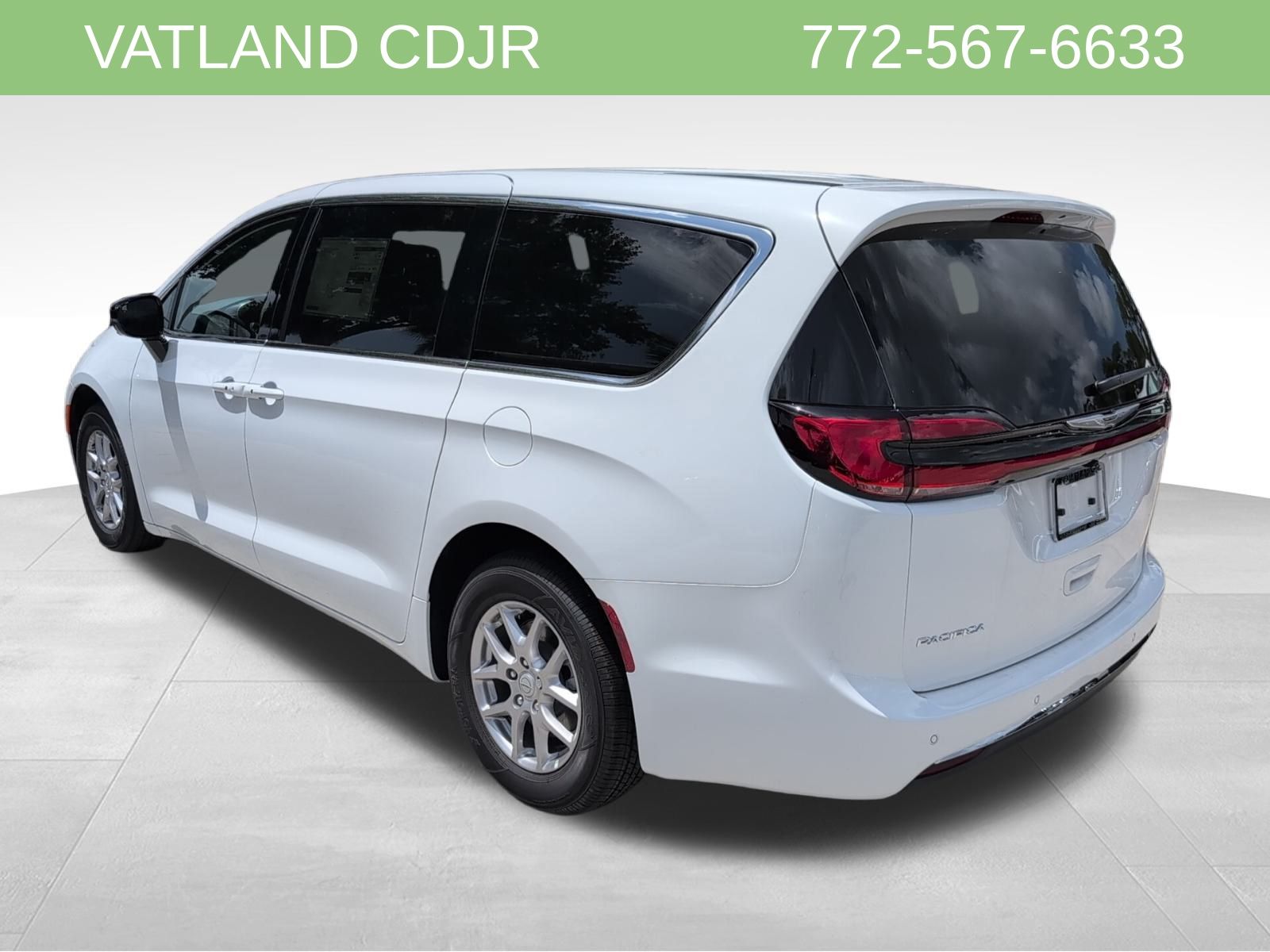 2026 Chrysler Pacifica photo 5
