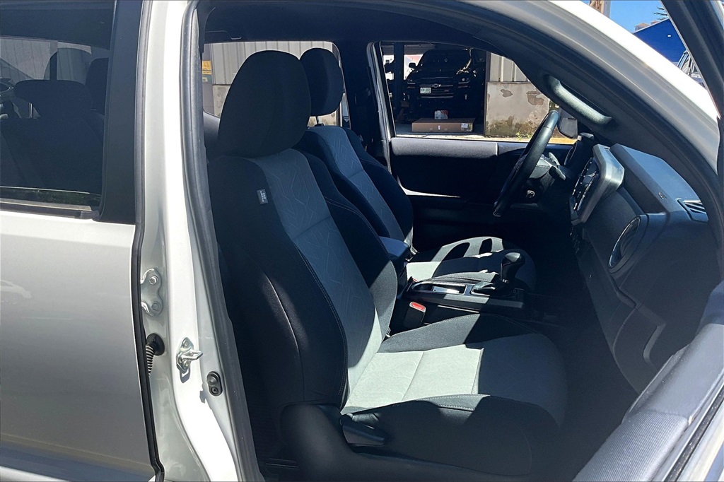2023 Toyota Tacoma TRD Off-Road photo 11