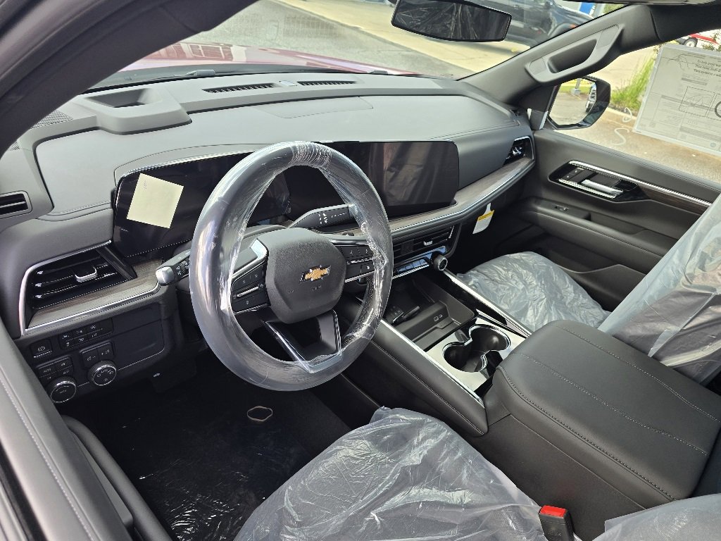 2025 Chevrolet Tahoe LS photo 3