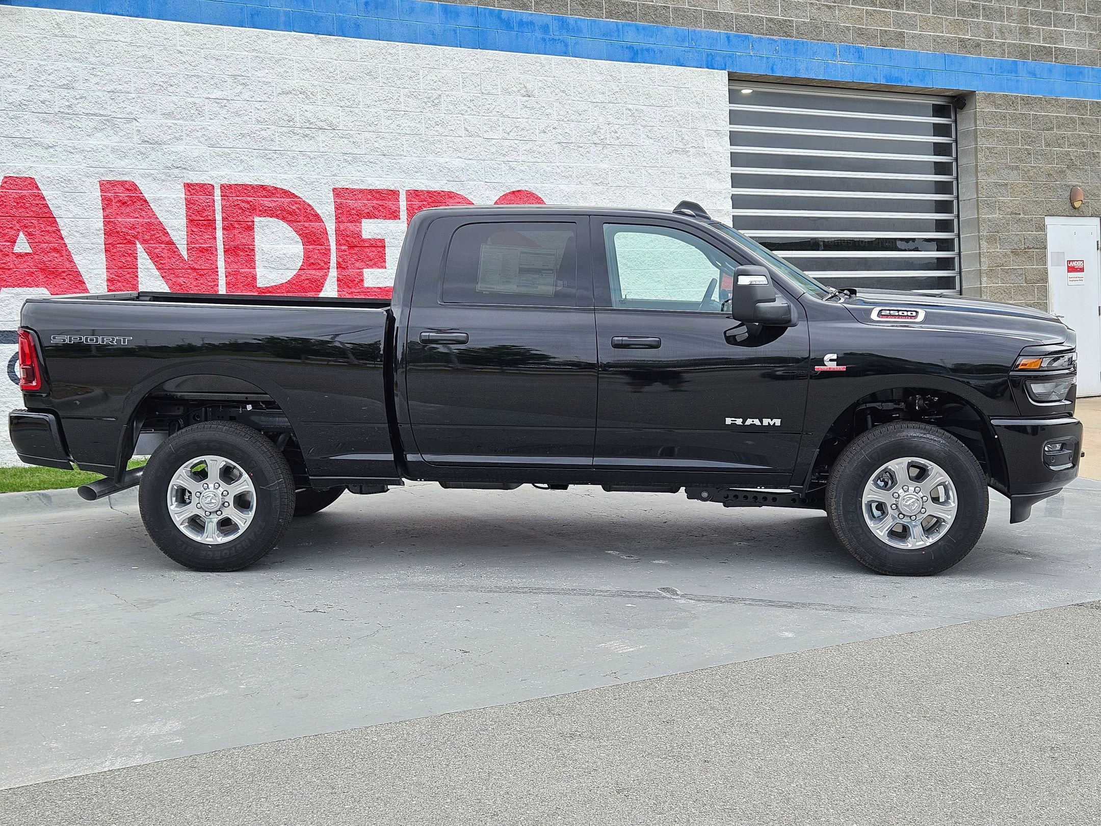 2025 Ram 2500 Big Horn photo 8