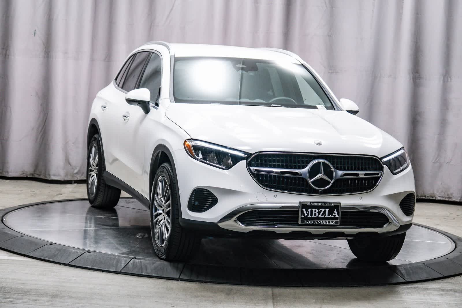 2025 Mercedes Benz GLC 300 photo 5