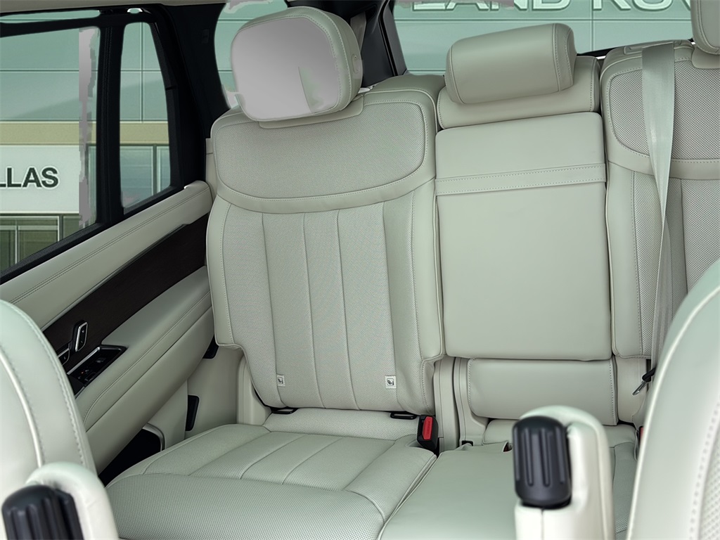 2025 Land Rover Range Rover SE photo 10
