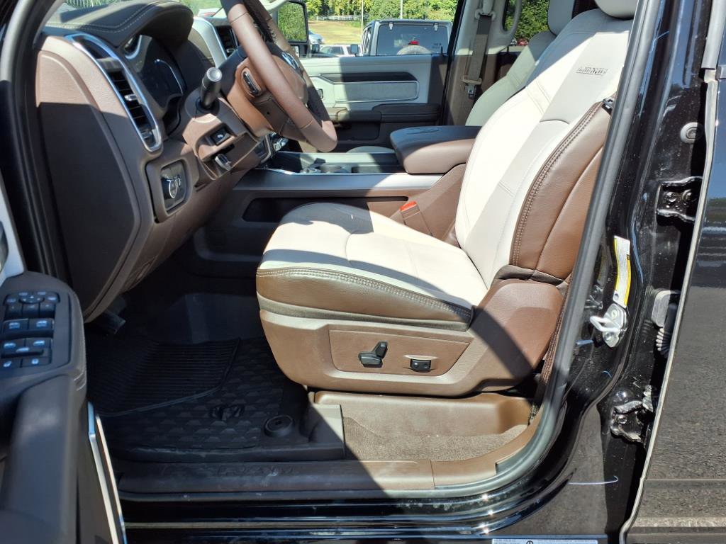 2025 Ram 3500 Laramie photo 15