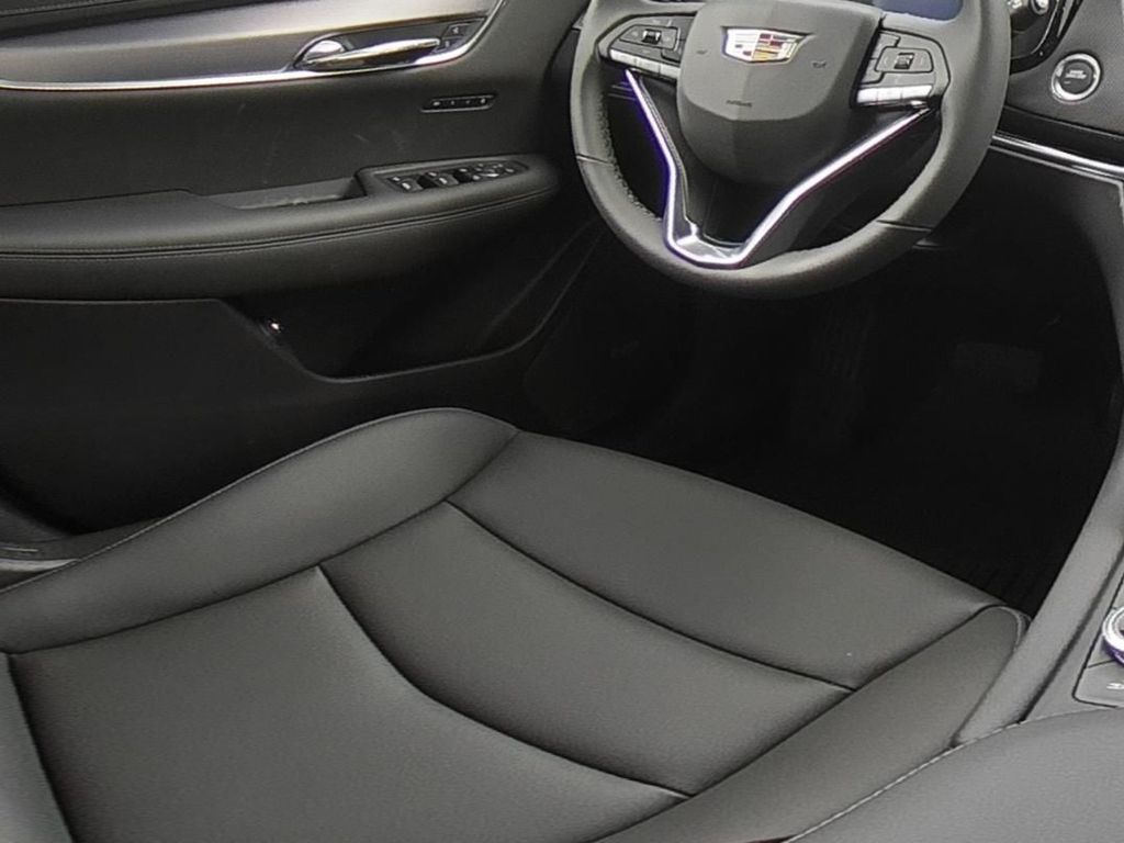 2025 Cadillac XT6 Luxury photo 11