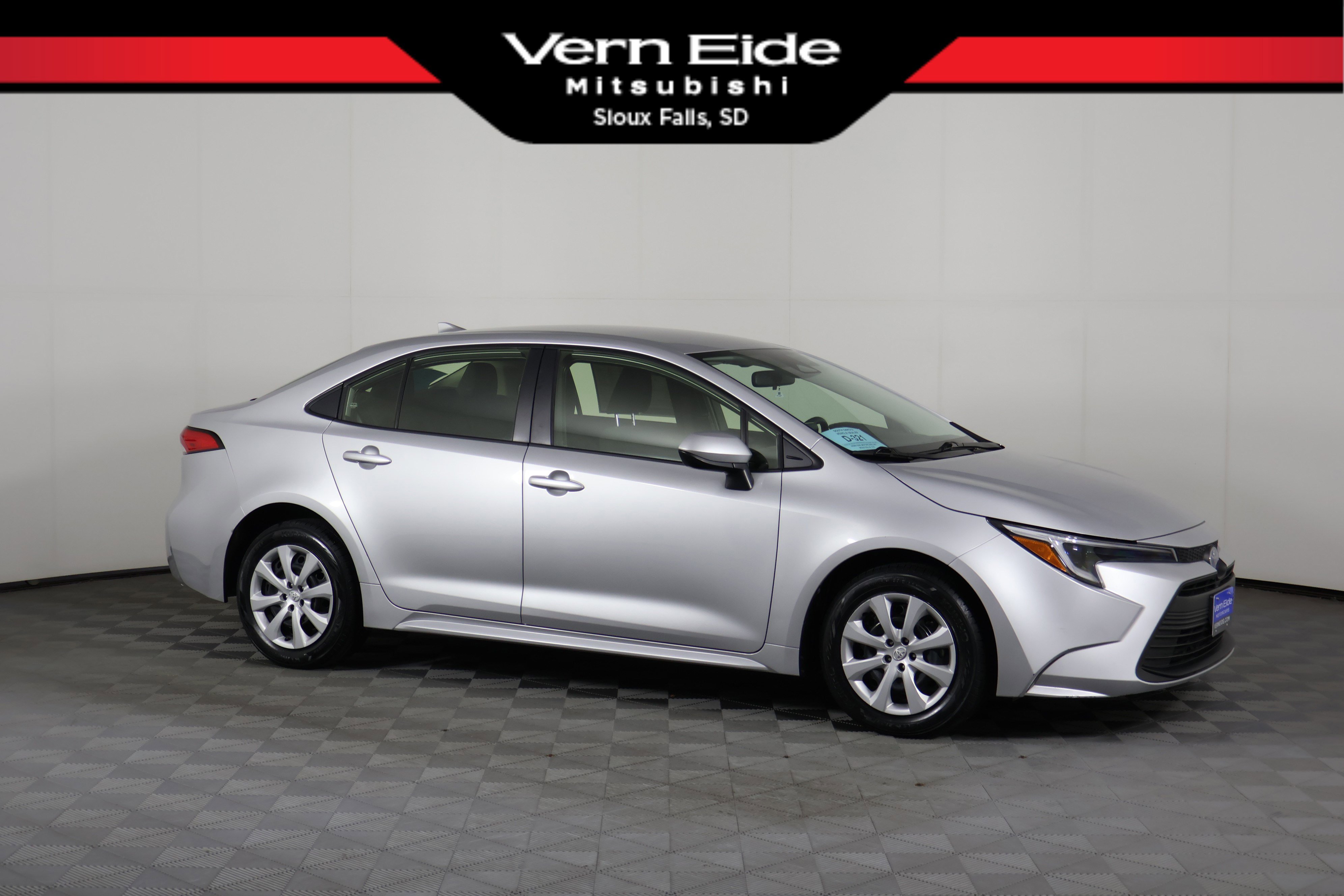 2024 Toyota Corolla LE's photo