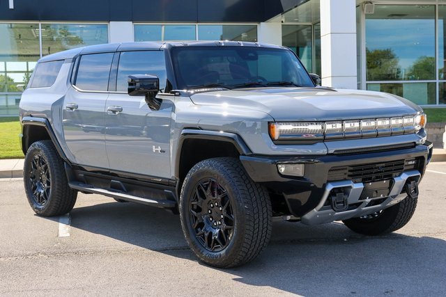 2026 GMC HUMMER EV 2X's photo