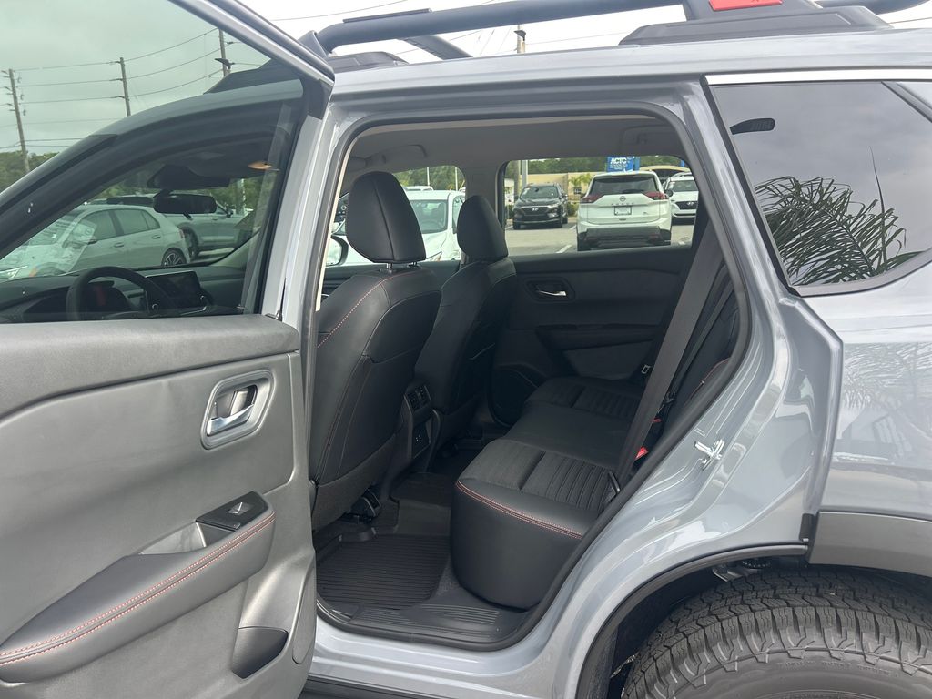 2026 Nissan Rogue SV photo 14
