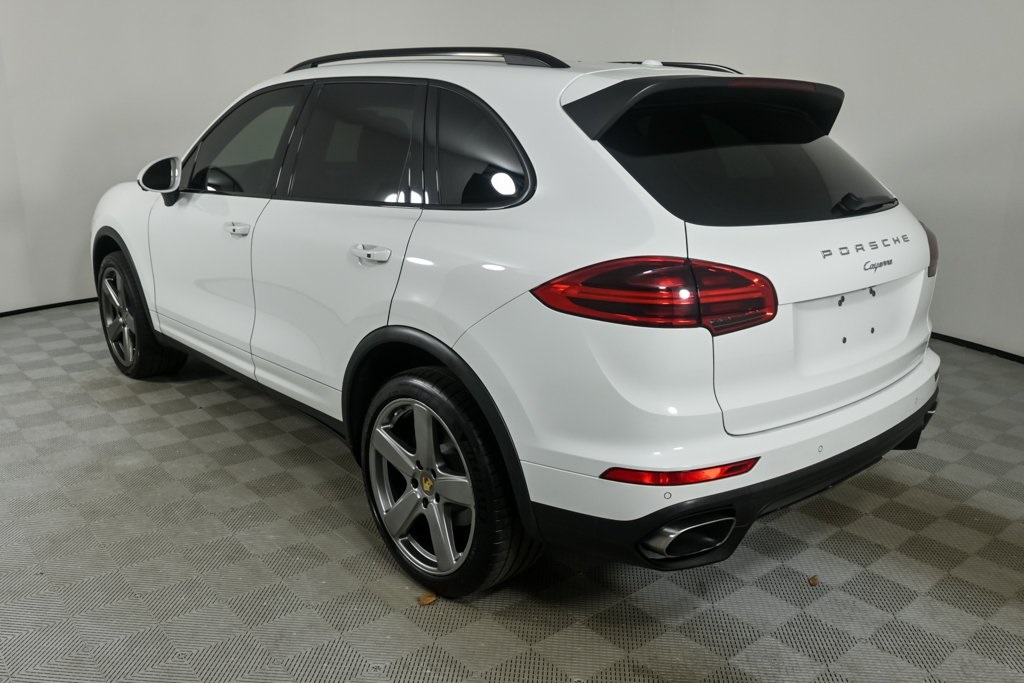 2016 Porsche Cayenne Base photo 3