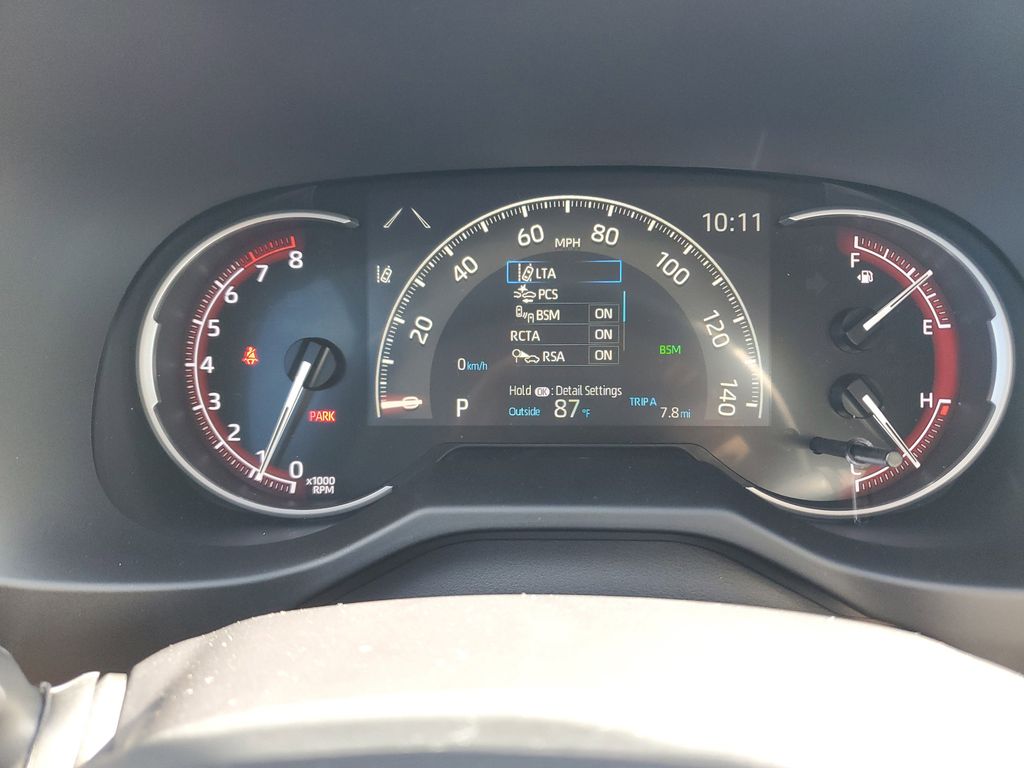 2025 Toyota RAV4 XLE photo 19