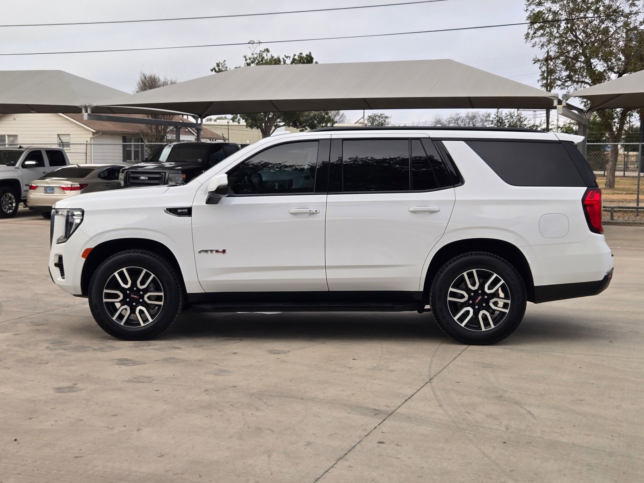 2023 Gmc Yukon AT4 photo 4