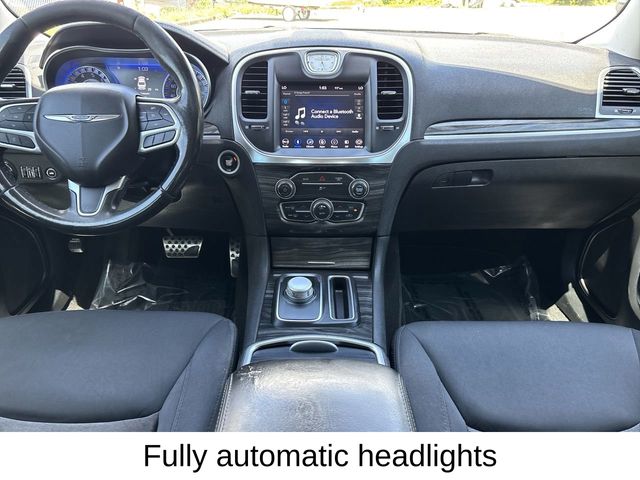 2019 Chrysler 300 Touring photo 13