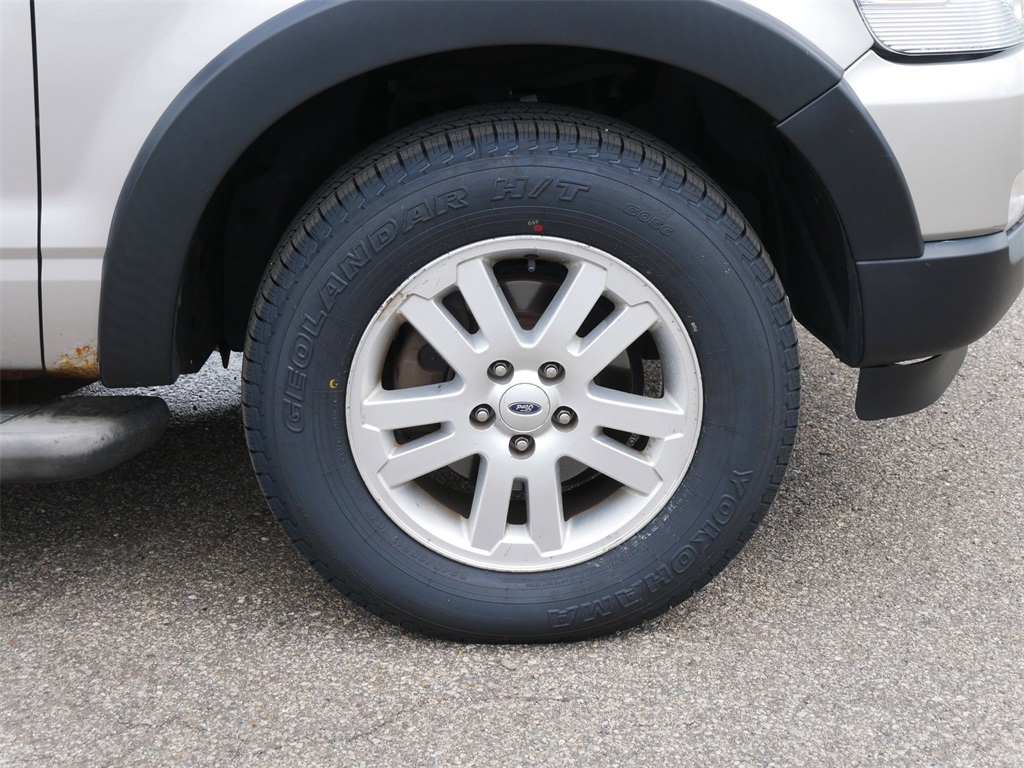 2007 Ford Explorer Sport Trac XLT photo 9