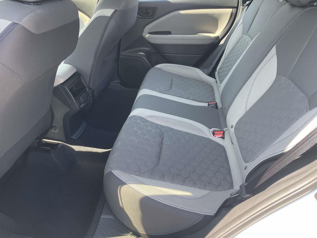 2025 Subaru Forester Base photo 4