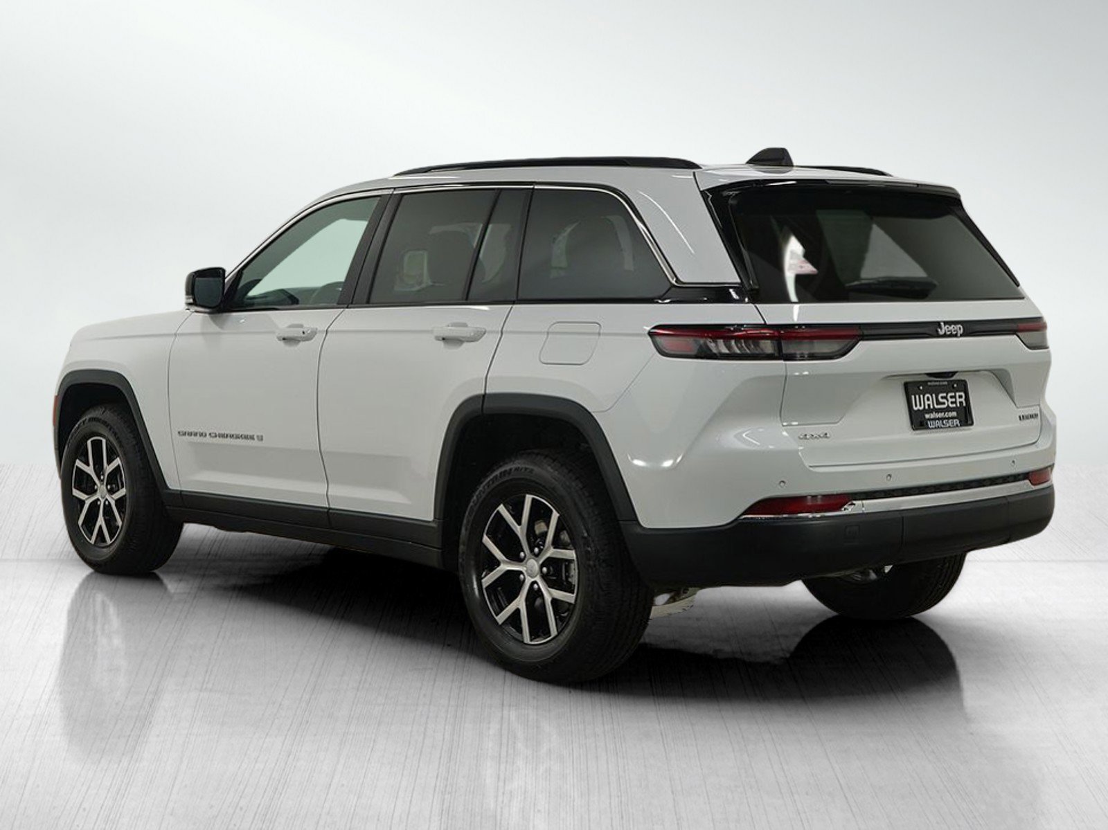 2024 Jeep Grand Cherokee Limited photo 2
