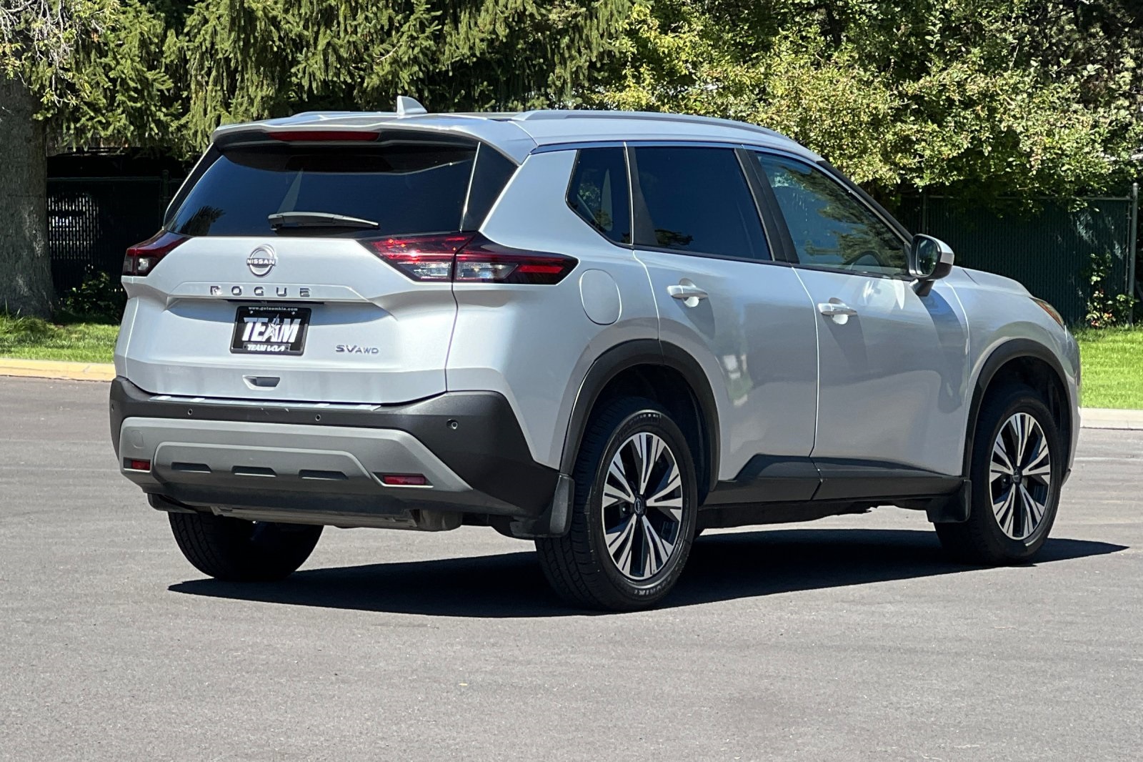 2023 Nissan Rogue SV photo 3