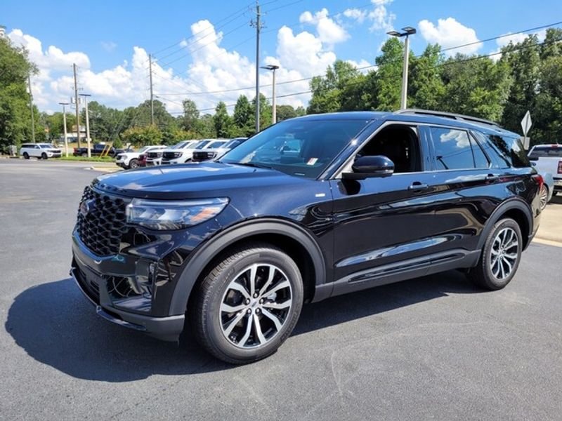 2025 Ford Explorer ST-Line photo 3