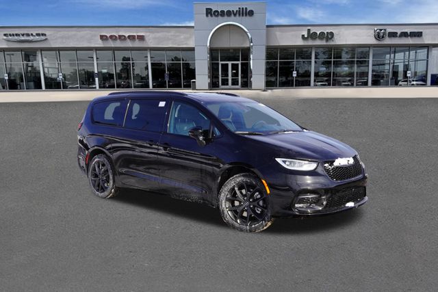 2026 Chrysler Pacifica Limited's photo