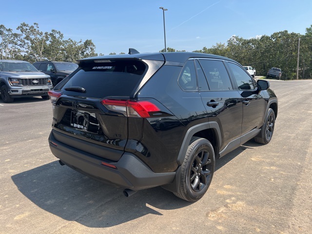 2025 Toyota RAV4 LE photo 3