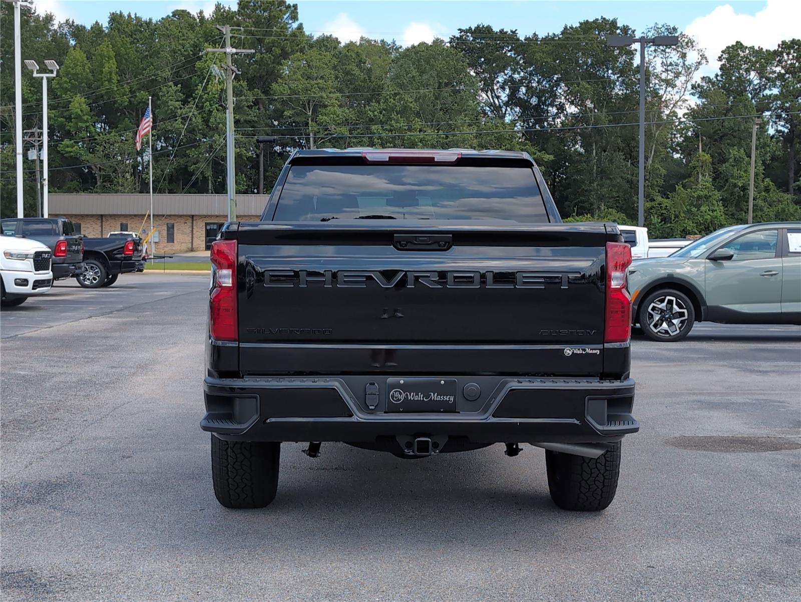 2025 Chevrolet Silverado 1500 Custom photo 4