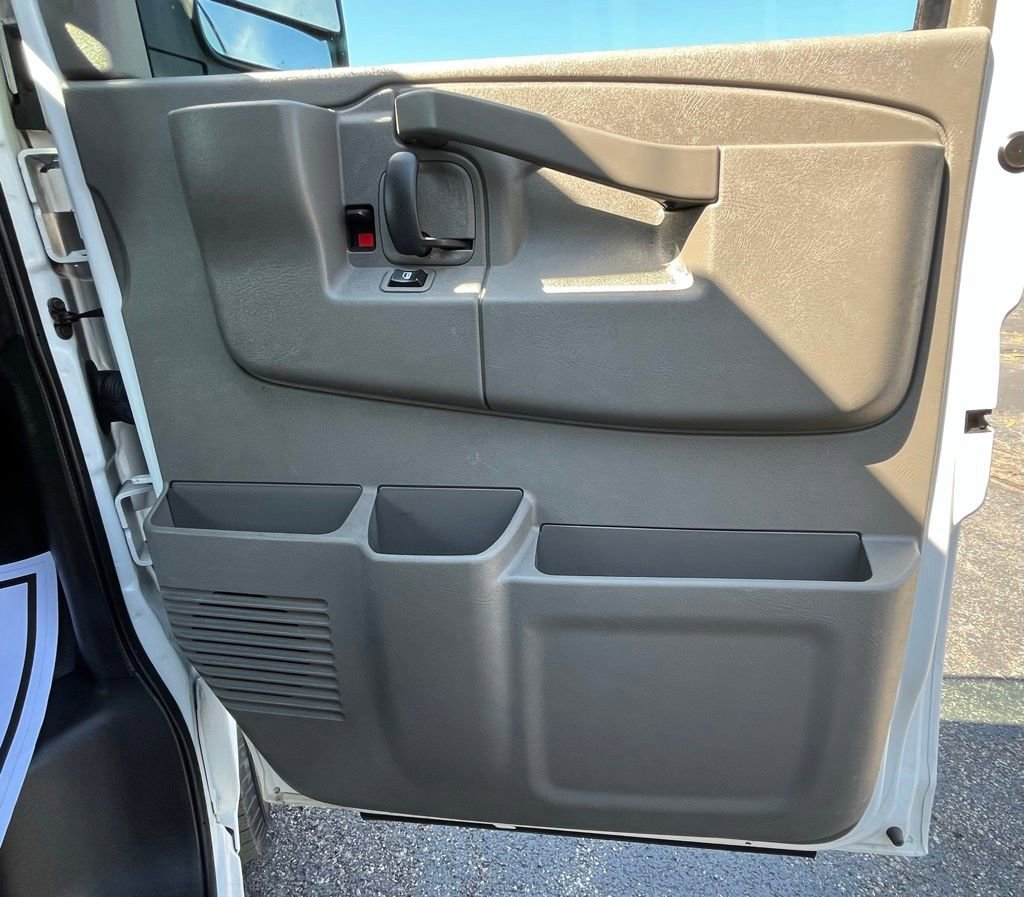 2021 Gmc Savana Cargo 2500 photo 2