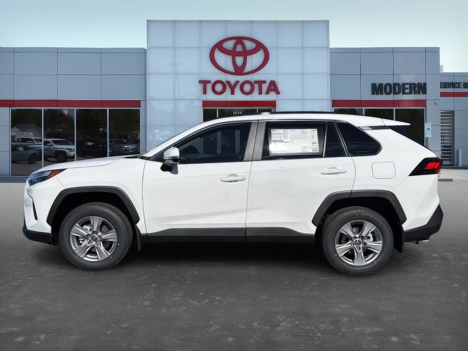 2025 Toyota RAV4 XLE photo 3