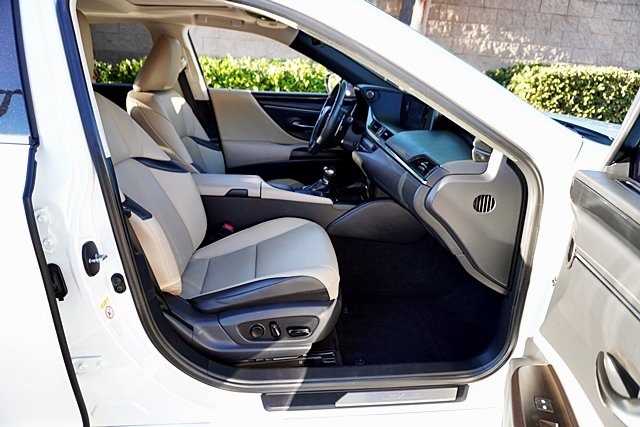 2019 Lexus ES 350 photo 10