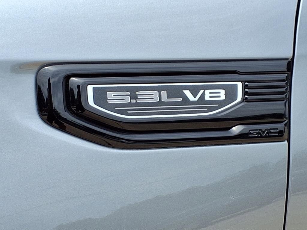 New 2025 Sterling Metallic GMC Elevation image 10