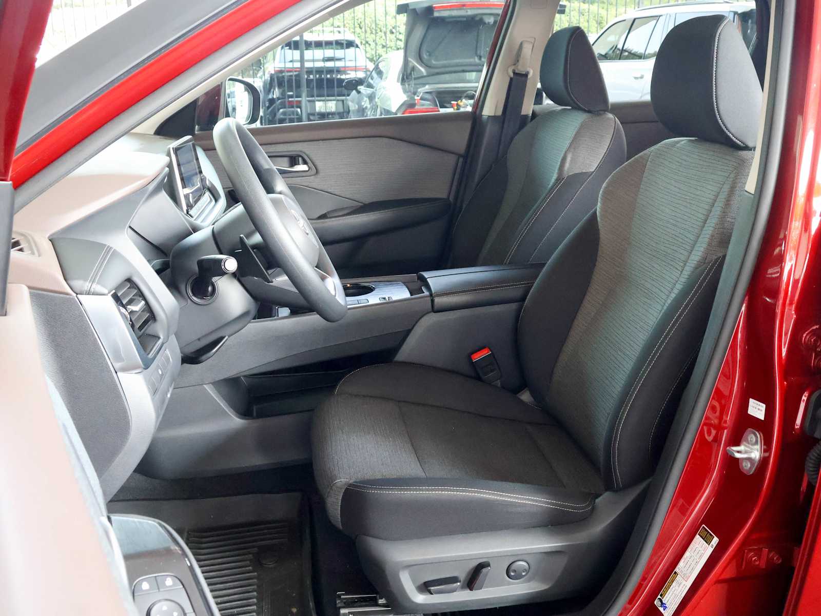2023 Nissan Rogue SV photo 3