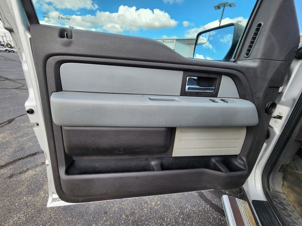 2012 Ford F-150 XLT photo 18
