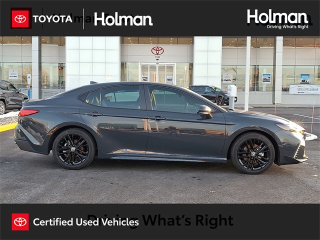 2025 Toyota Camry SE's photo