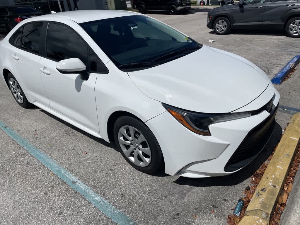 2023 Toyota Corolla LE photo 3