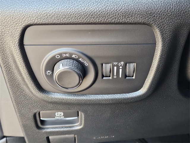 2025 Jeep Grand Cherokee Laredo Altitude photo 29