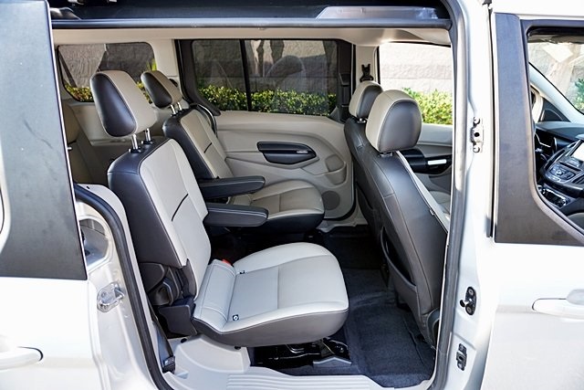 2018 Ford Transit Connect Titanium photo 12