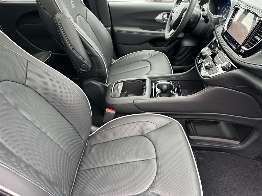 2025 Chrysler Pacifica Limited photo 16