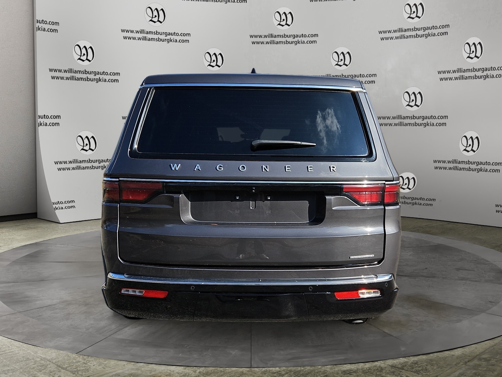 2024 Jeep Wagoneer L Series II photo 3