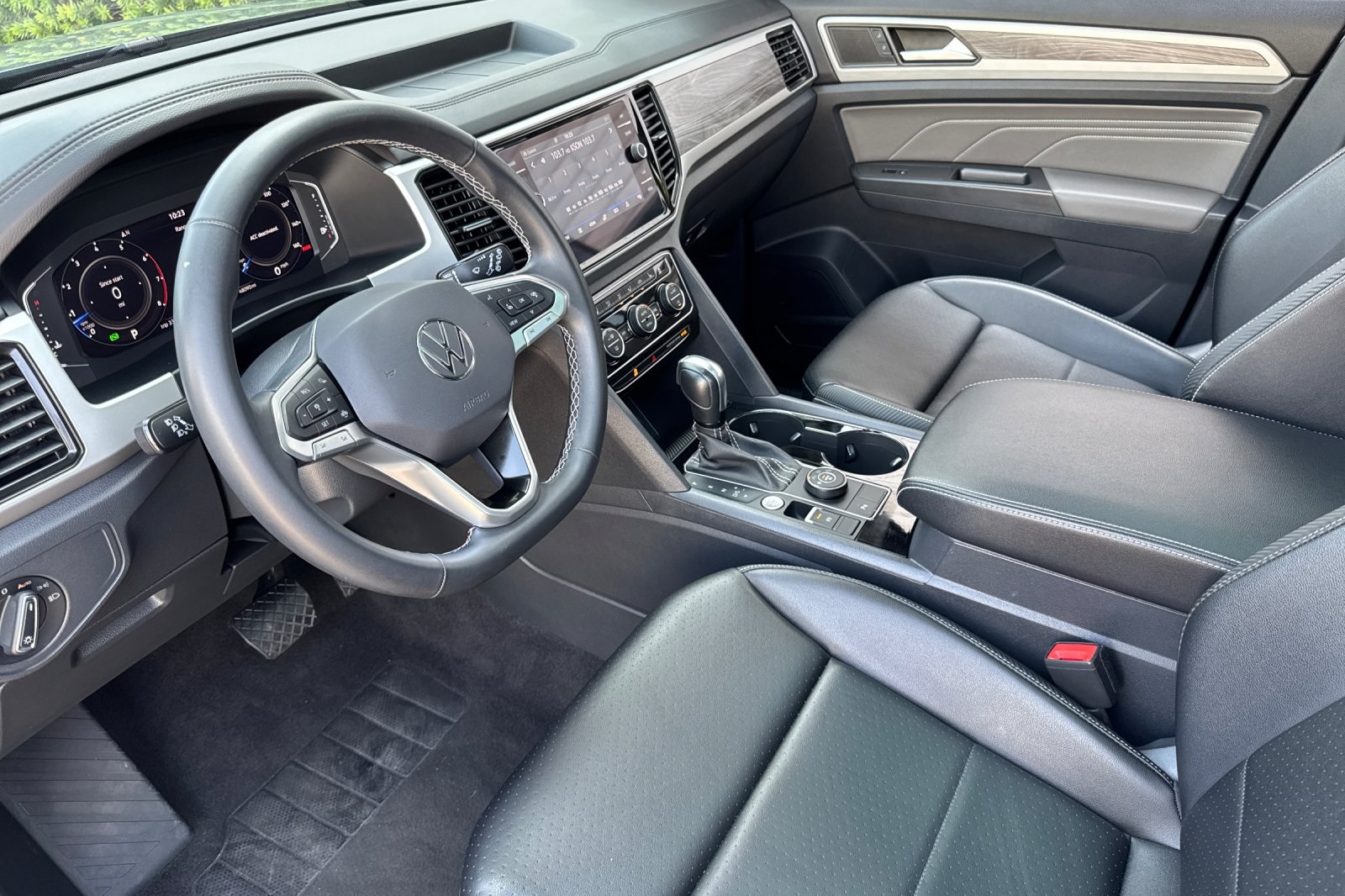 2022 Volkswagen Atlas Cross Sport V6 SE Technology photo 10