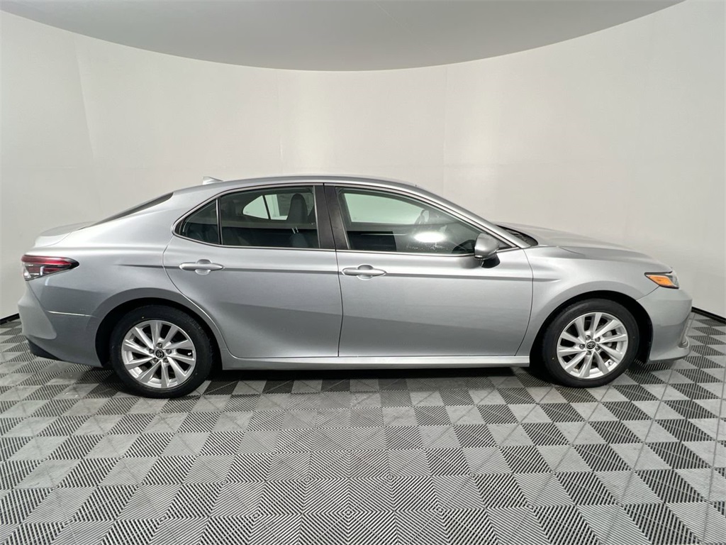 2021 Toyota Camry LE photo 2