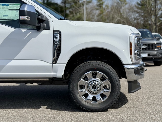 2025 Ford F-350 Lariat photo 2