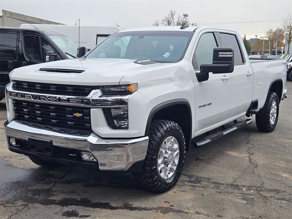 2022 Chevrolet Silverado 3500HD LT photo 3