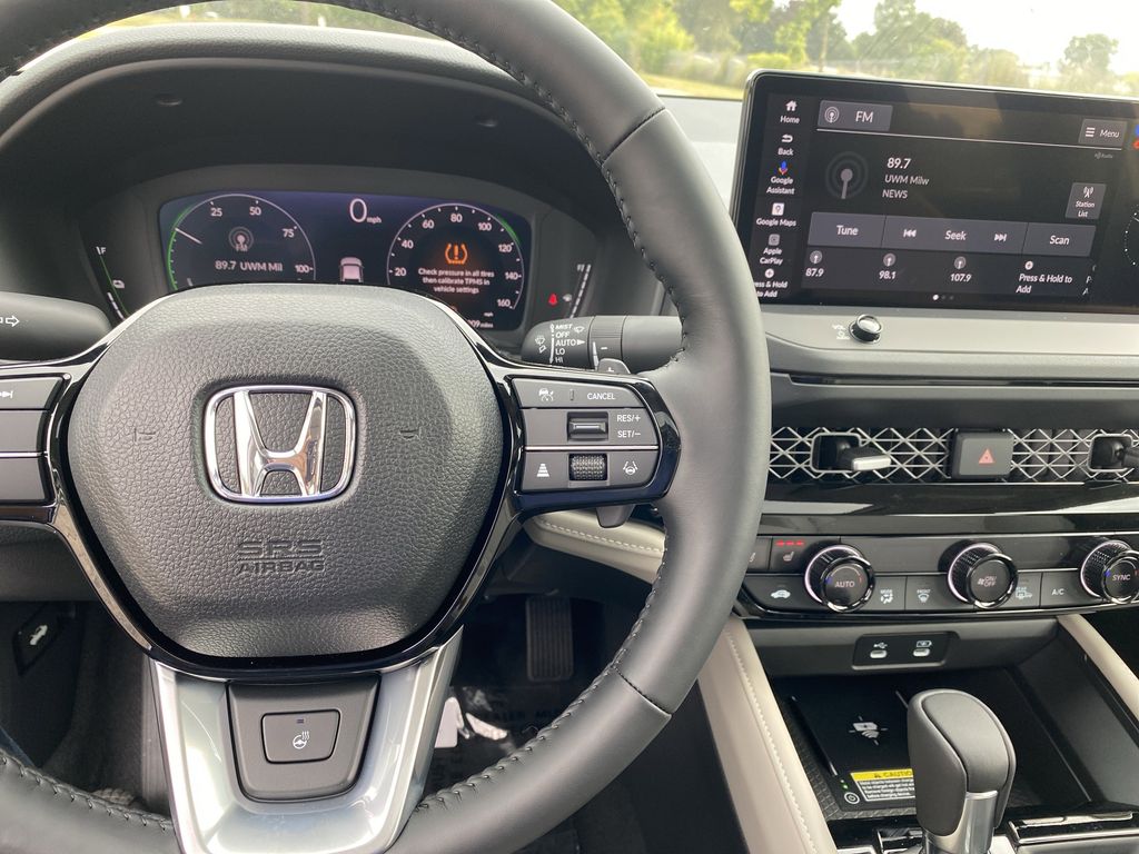 2025 Honda Accord Hybrid Touring photo 9