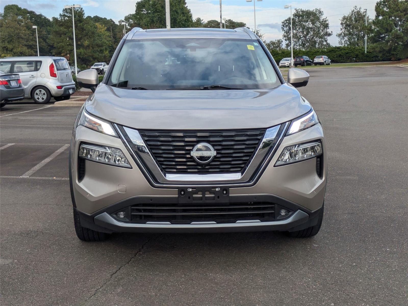 2022 Nissan Rogue SL photo 2