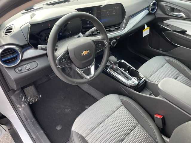 2025 Chevrolet Trax LT photo 13
