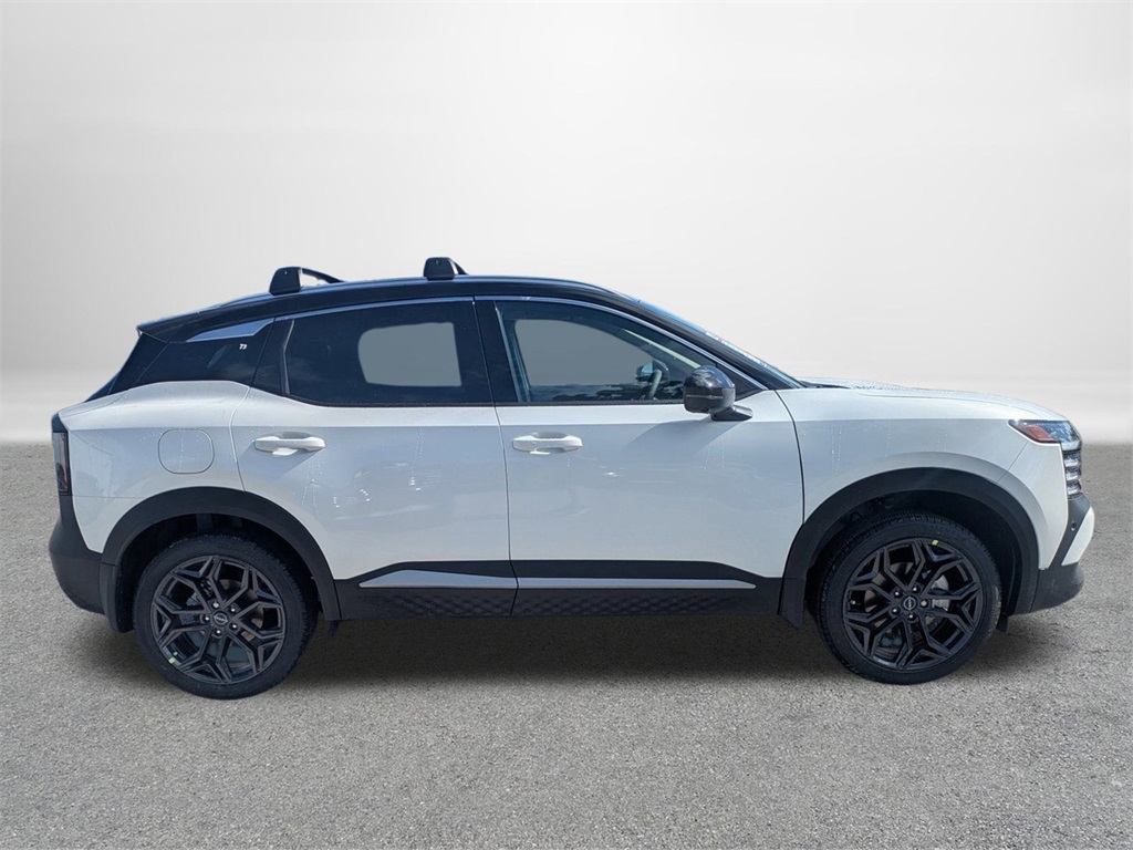 2025 Nissan Kicks SR photo 2