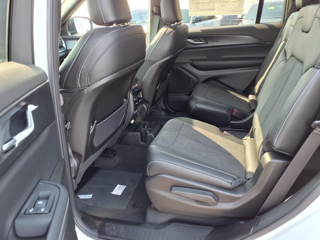 2025 Jeep Grand Cherokee Altitude X photo 4