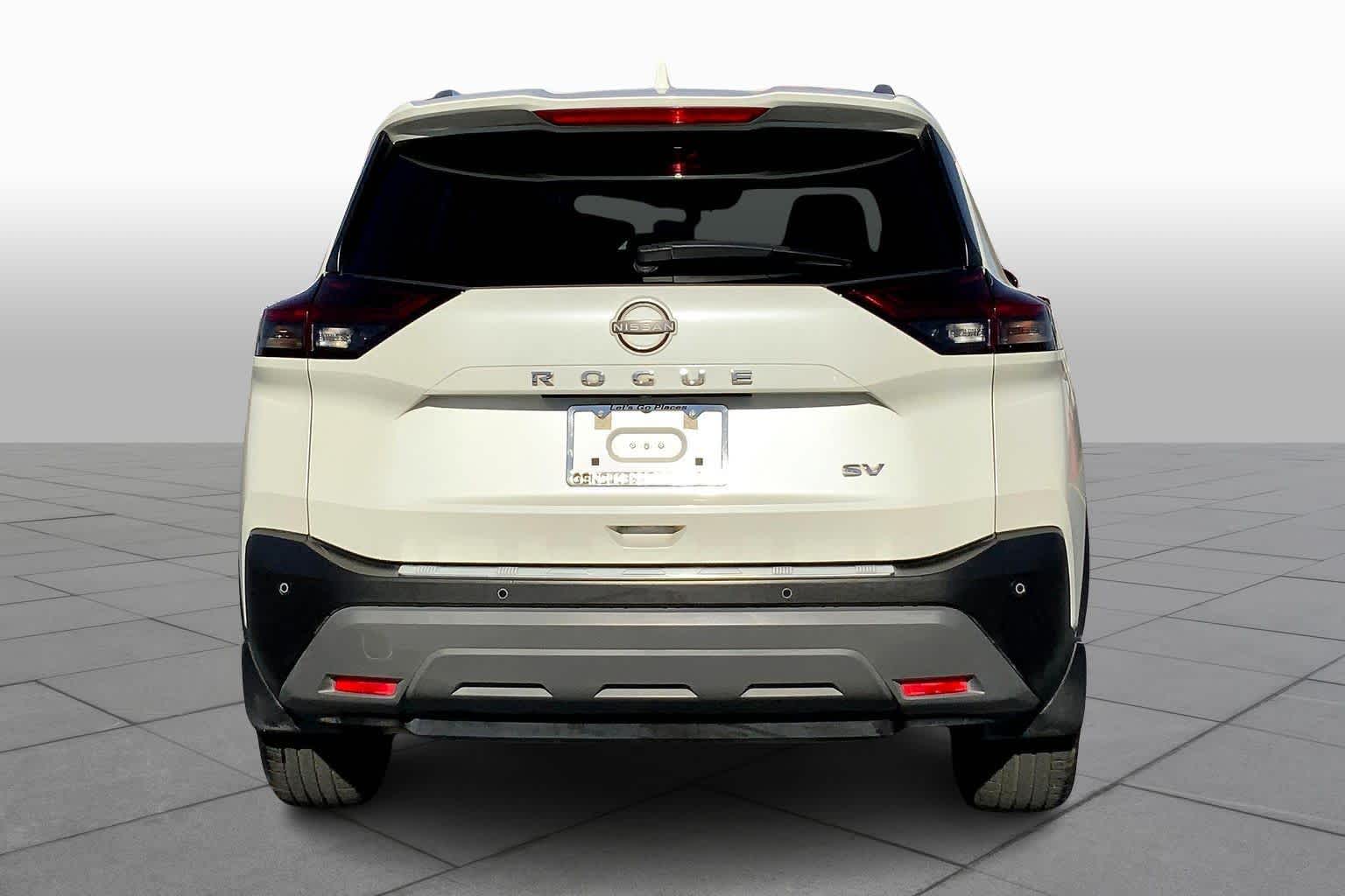 2022 Nissan Rogue SV photo 4